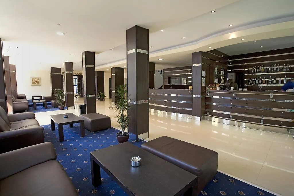 Blue Sky Hotel - & Parking 金沙 3*,
